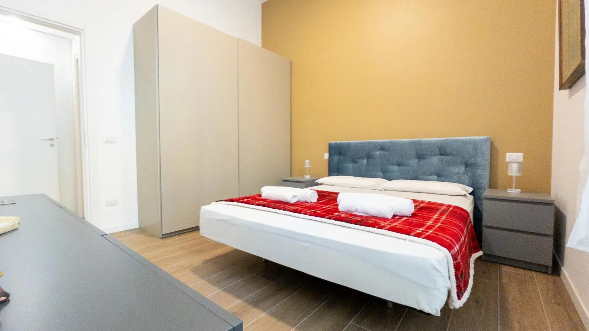 Apartment Rrrapido Suites - Paolo Sarpi Milan Italy